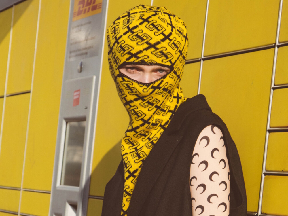 Designer-Sturmhaube mit Schal