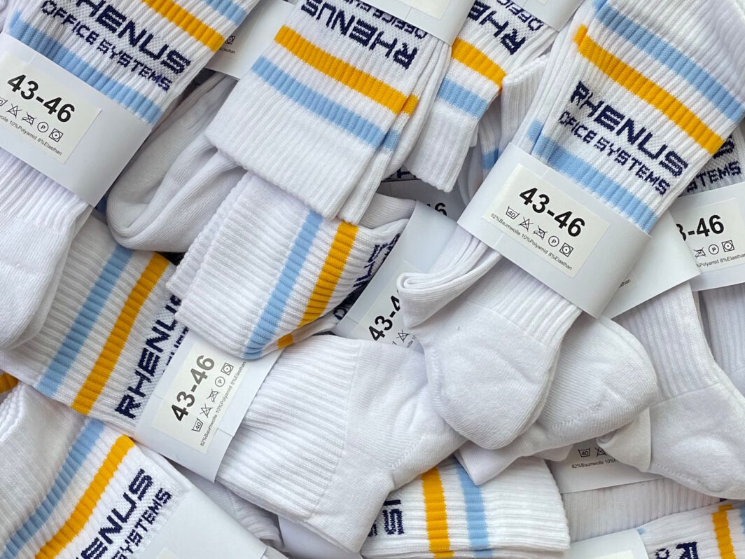 Lieferung Tennissocken Unternehmen