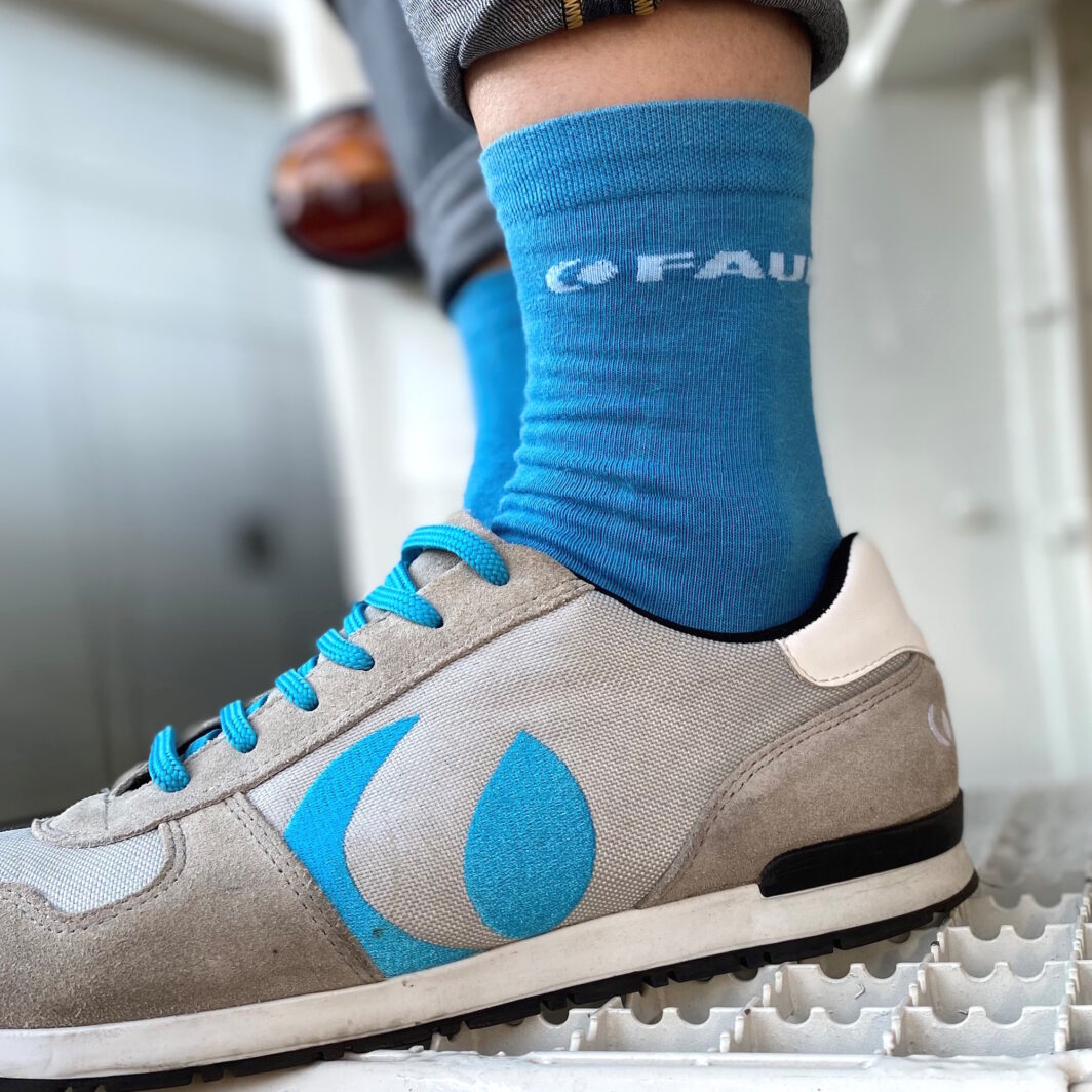 Firmensocken hellblau mit Logo