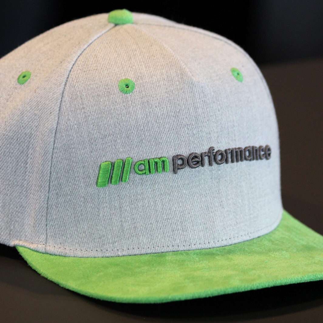 Bestickte Snapback-Cap Kunstleder Motorsport gerader Schirm
