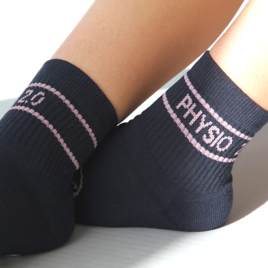 Kurze Sneakersocken mit Schrift