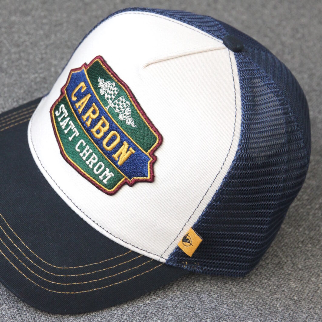 Bestickte Trucker Cap mit Patch und kleinem Logo-Flaglabel