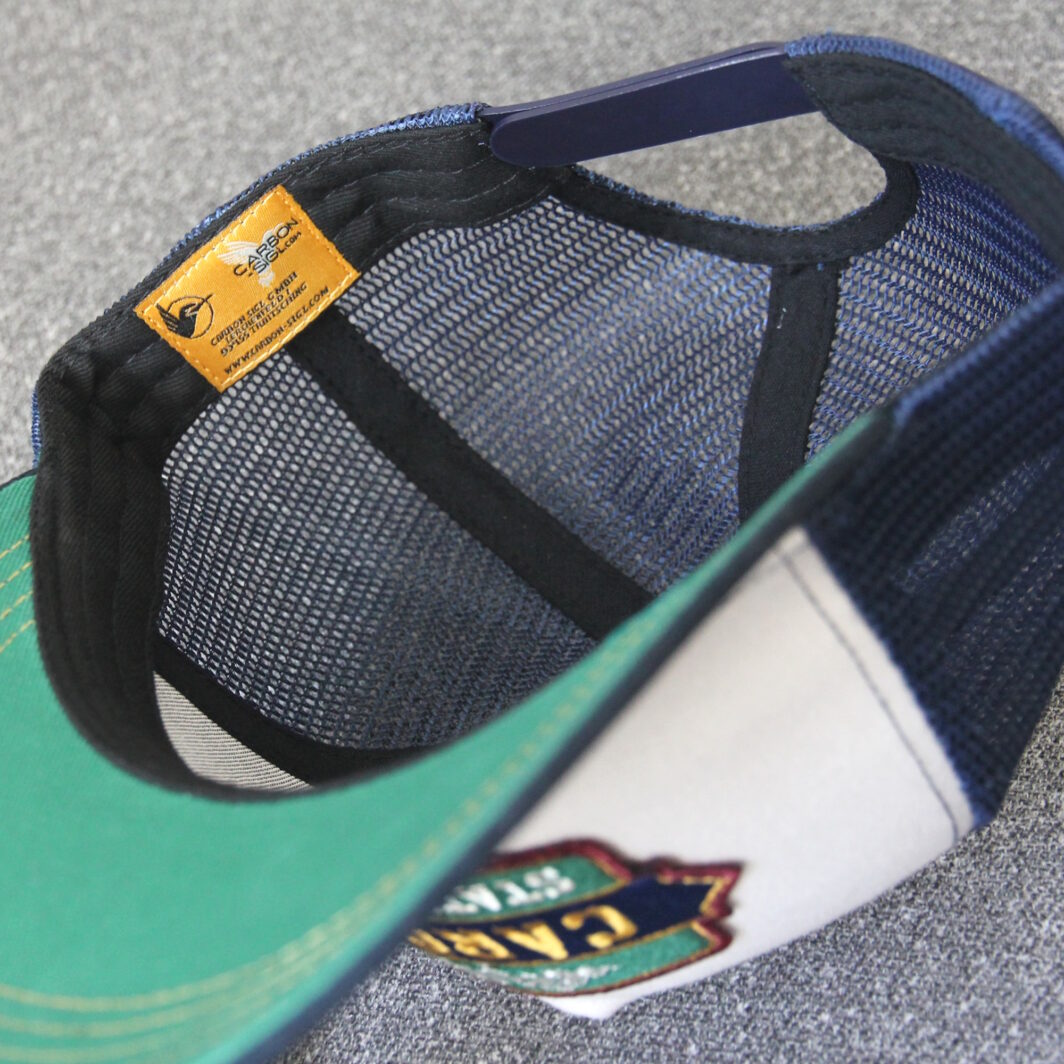 Bestickte Trucker Cap innen mit Firmenetikett
