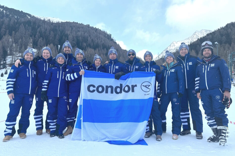 Mützen Mitarbeiter Skifreizeit bestickt Firmenlogo