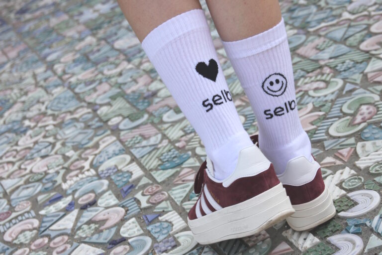 Selb-Socken adias Smiley Herz Stadtsocken bedruckt Smiley Herz im Porzellangässchen Selb