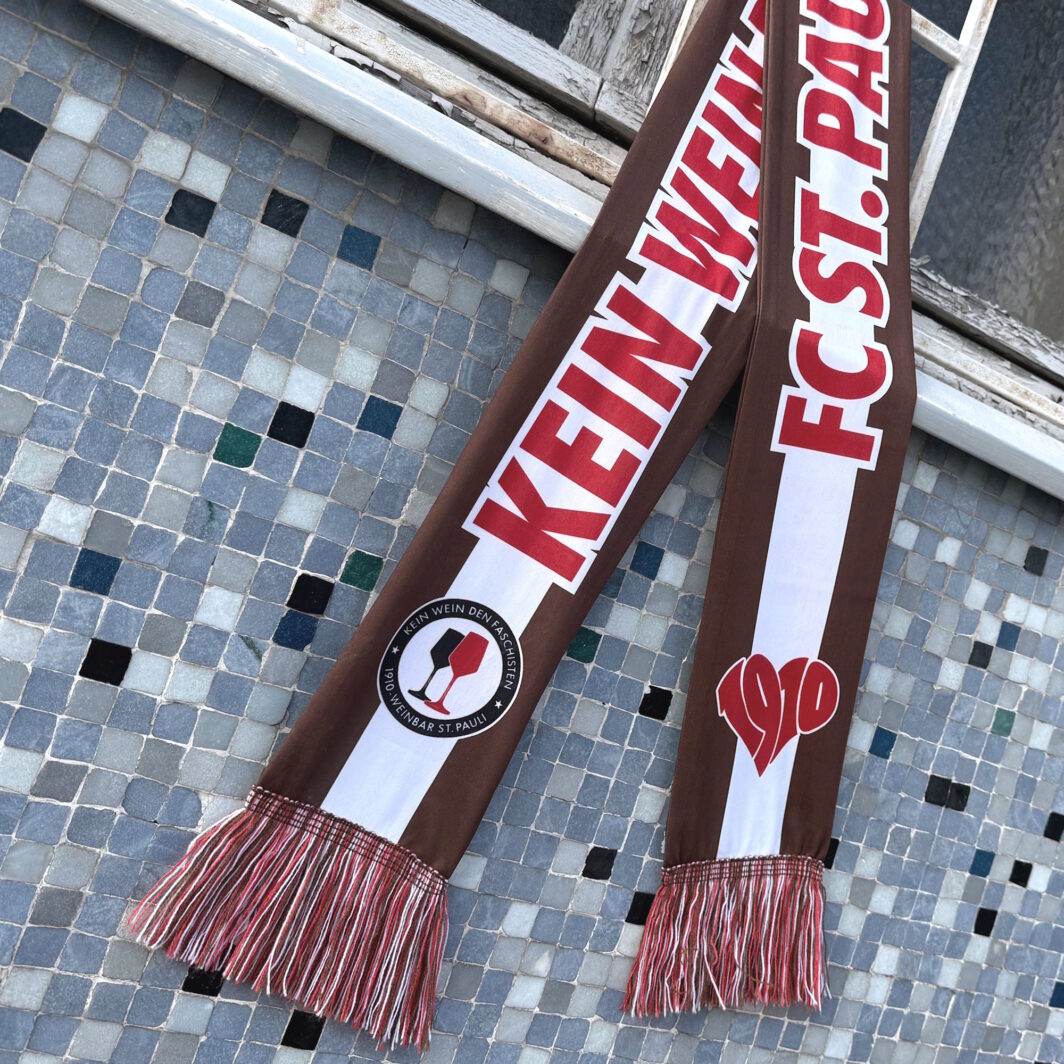 Bedruckter Schal Museum Weinbar Fußball
