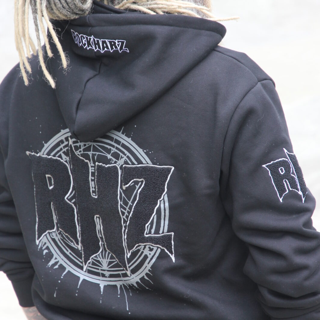 Hoodie Rock-Festival mit großer Applikation auf dem Rücken und bestickter Kapuze