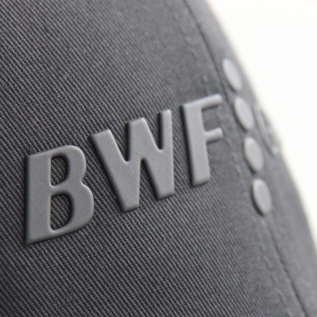 Schwarzer 3D-Logo-Druck auf schwarzer Cap