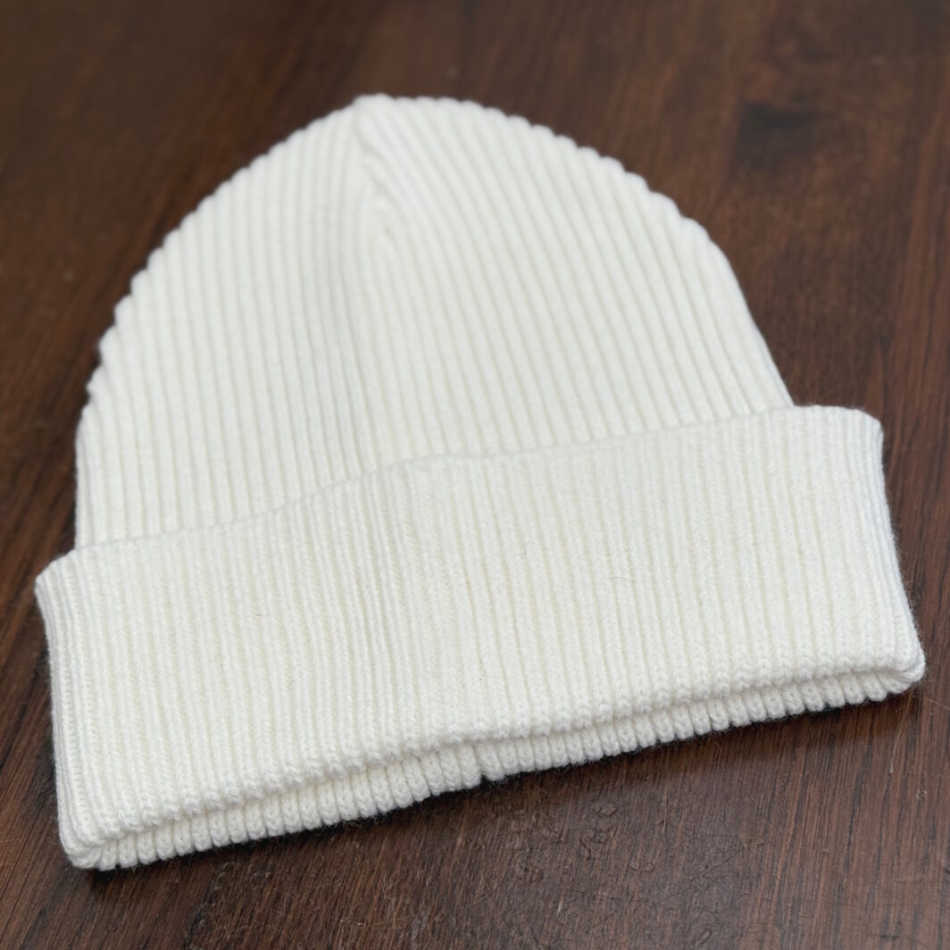 Einlagige Mütze in grober Ripp-Strickart