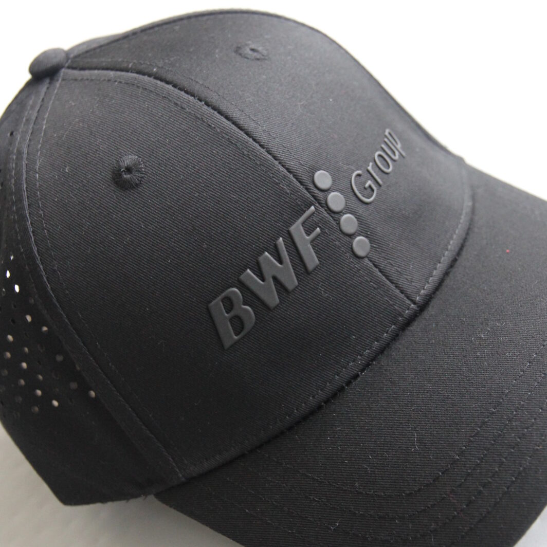 Bedruckte Cap mit Logo in 3D Ton in Ton