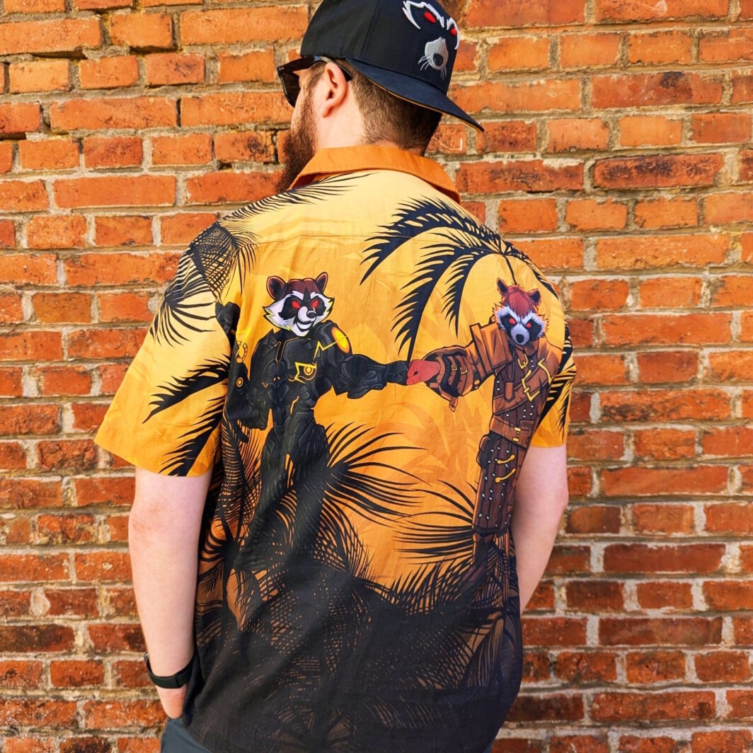 Mann mit Hawaiihemdn und Snapbacl-Cap eines Gaming-Events