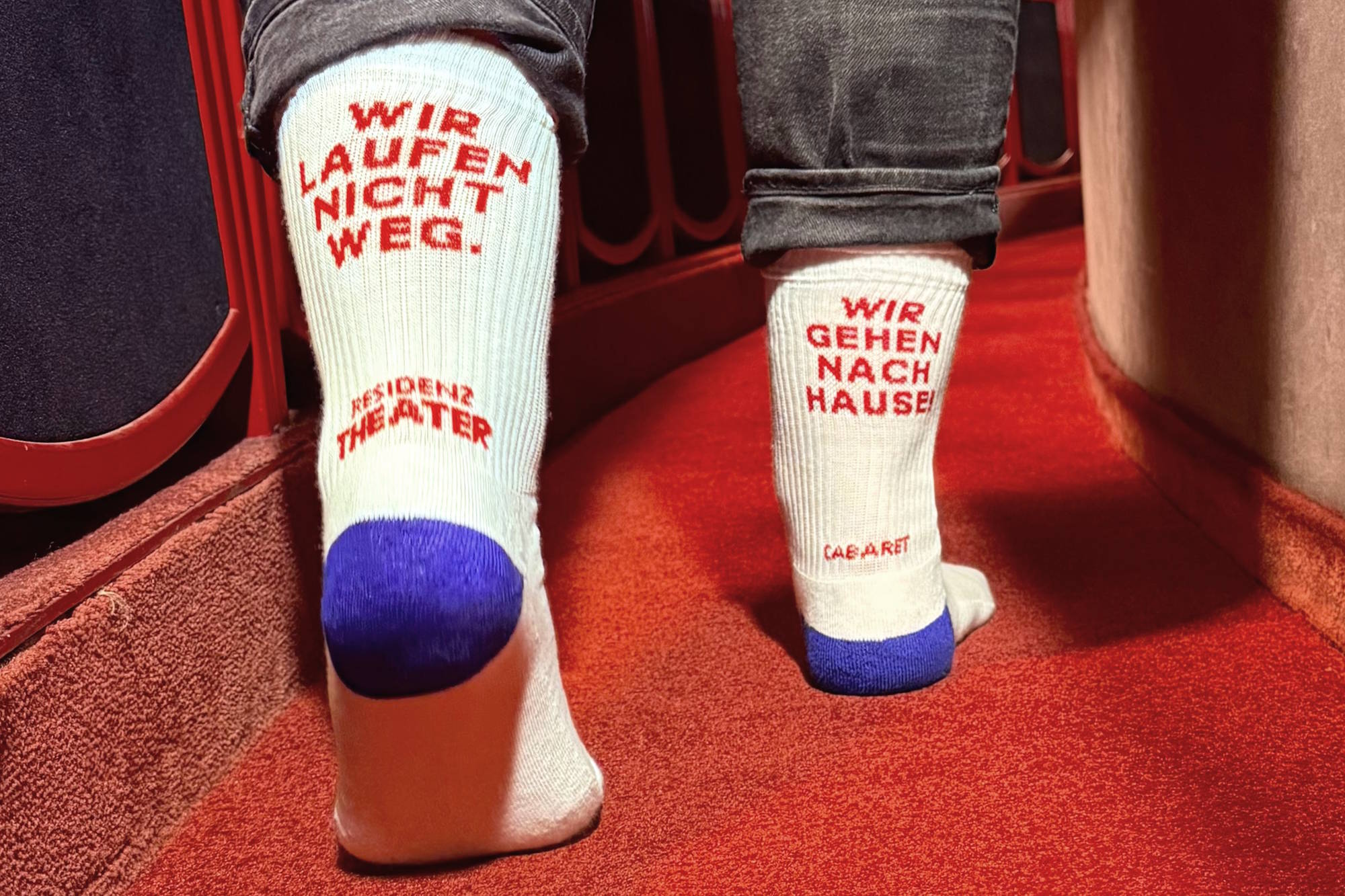 Socken Residenztheater Cabaret Socken mit Musical-Zitat im Theater